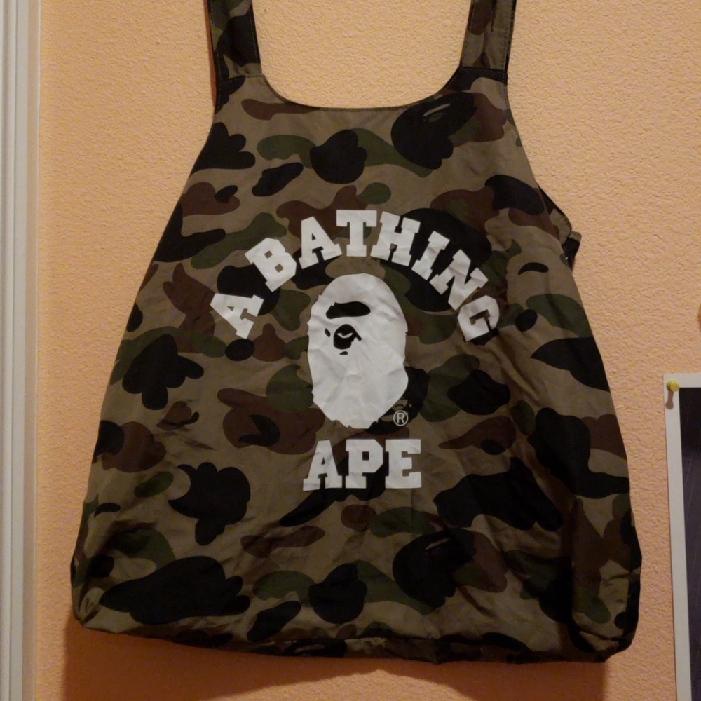 A bathing ape bag